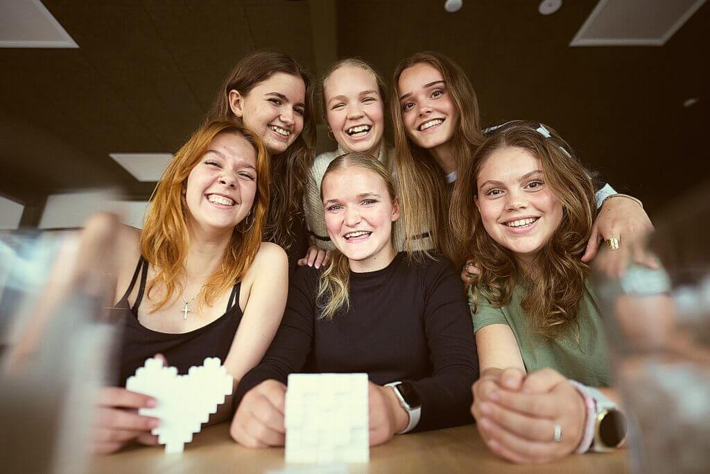 Elever hygger sig i fællesskabet på efterskolen