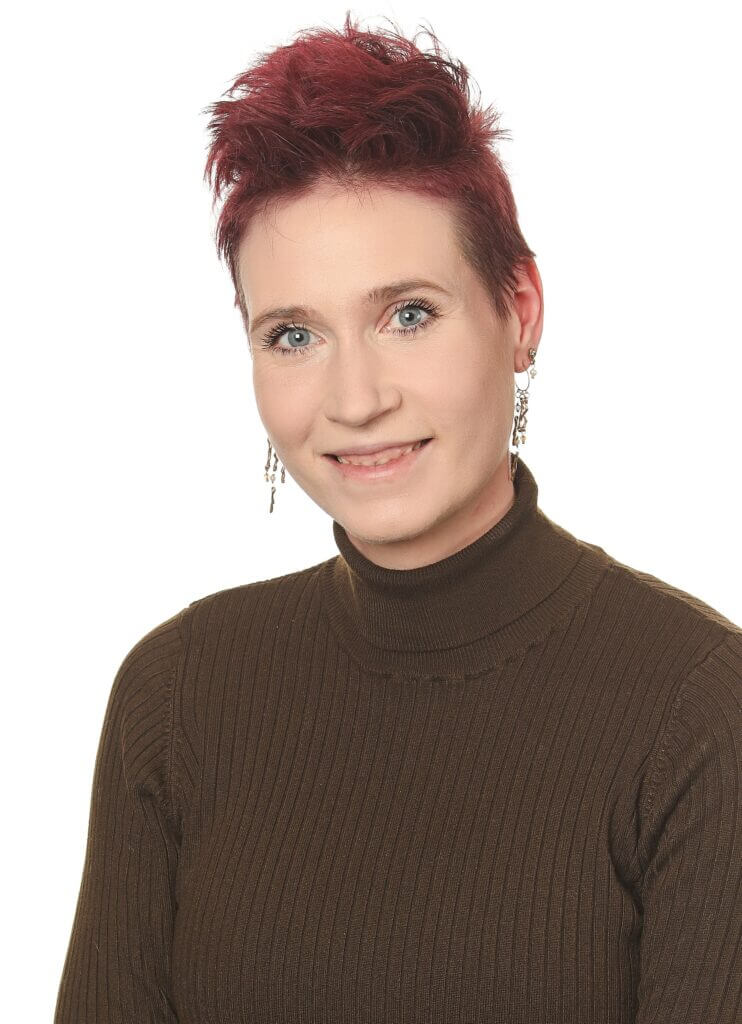 Mira Lightwood, underviser på danselinjen